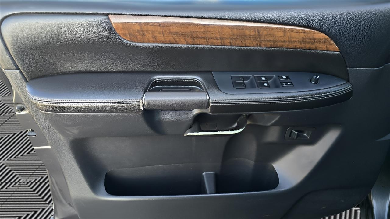 Nissan Armada SL 4WD 2011