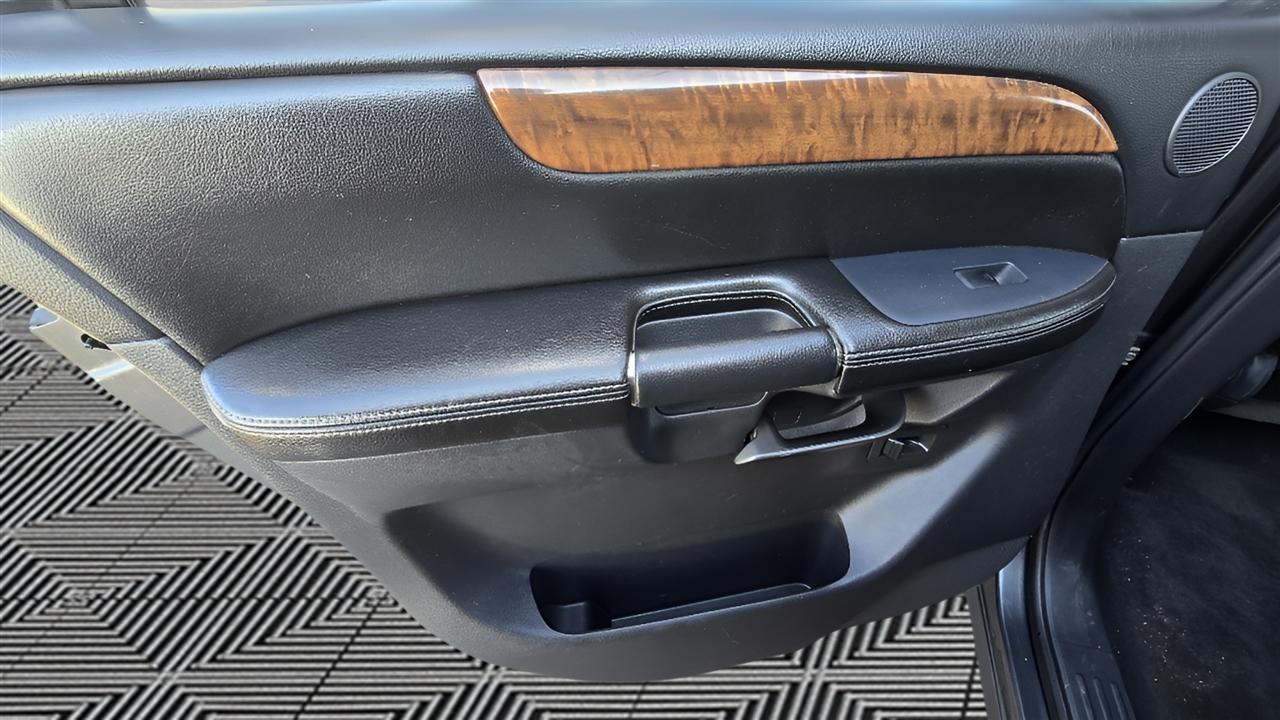 Nissan Armada SL 4WD 2011