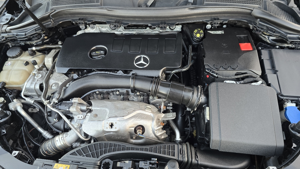 Mercedes-Benz GLA-Class GLA250 4MATIC 2021