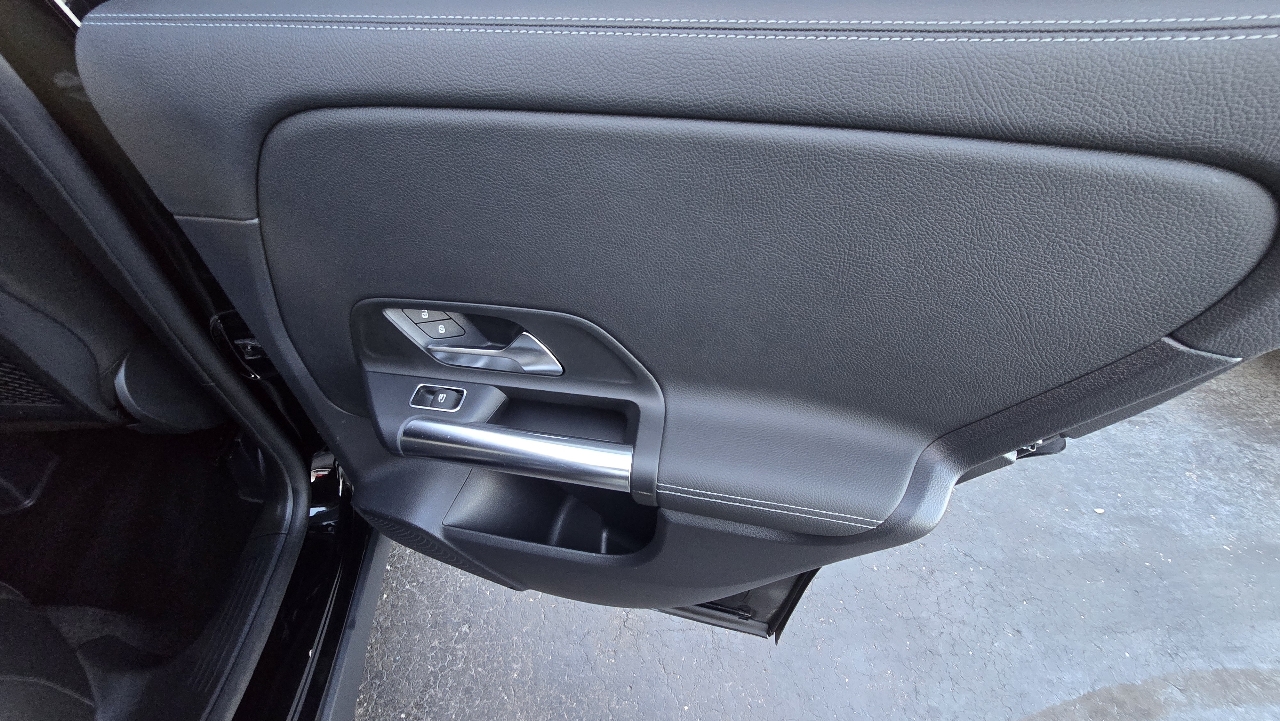 Mercedes-Benz GLA-Class GLA250 4MATIC 2021