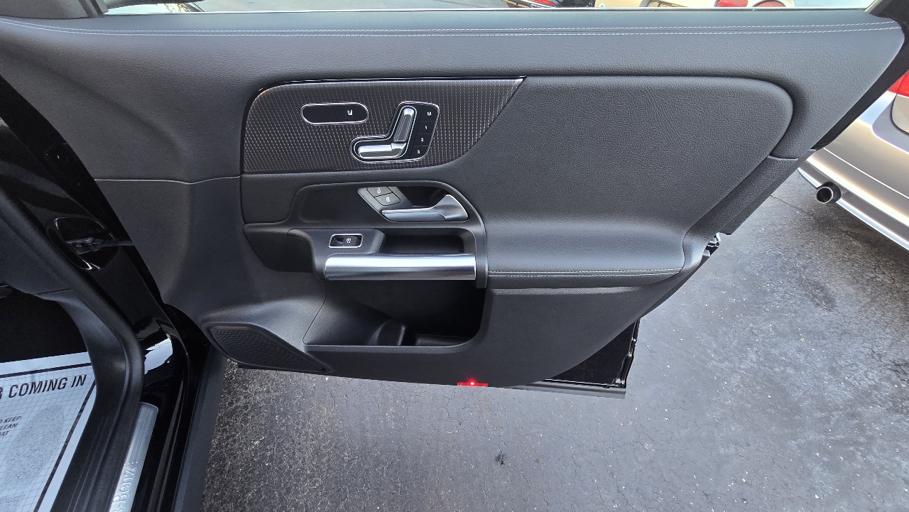 Mercedes-Benz GLA-Class GLA250 4MATIC 2021