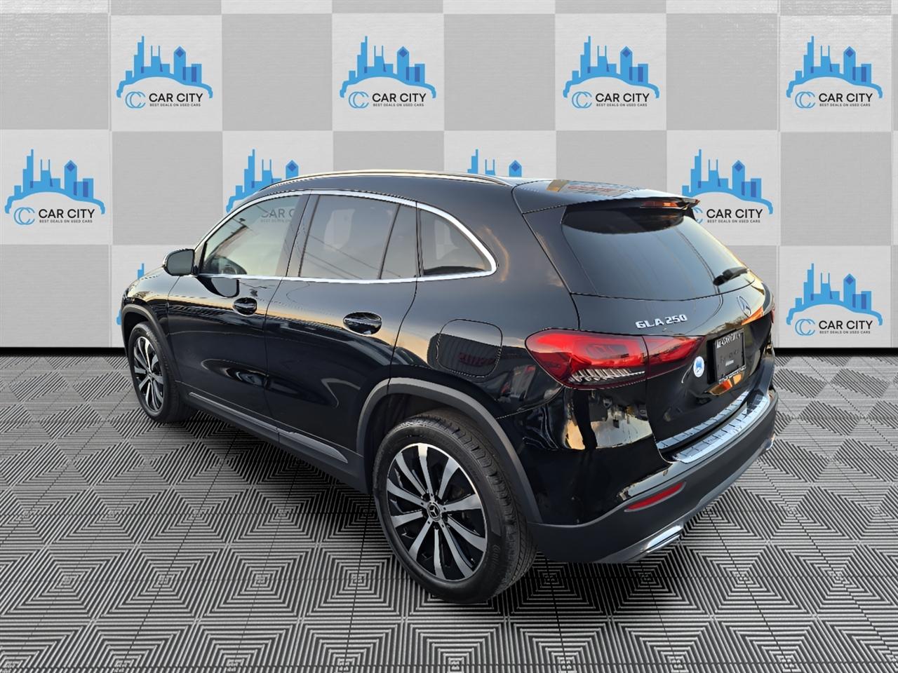 Mercedes-Benz GLA-Class GLA250 4MATIC 2021