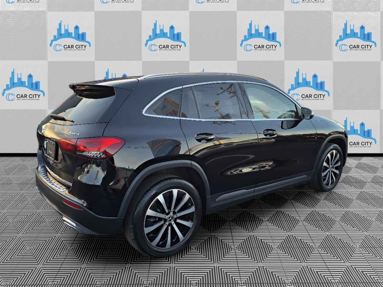 Mercedes-Benz GLA-Class GLA250 4MATIC 2021