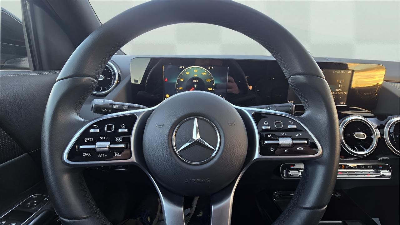 Mercedes-Benz GLA-Class GLA250 4MATIC 2021