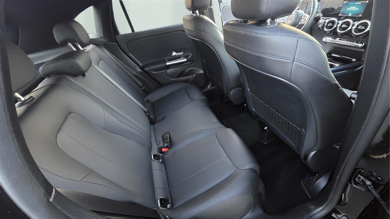 Mercedes-Benz GLA-Class GLA250 4MATIC 2021