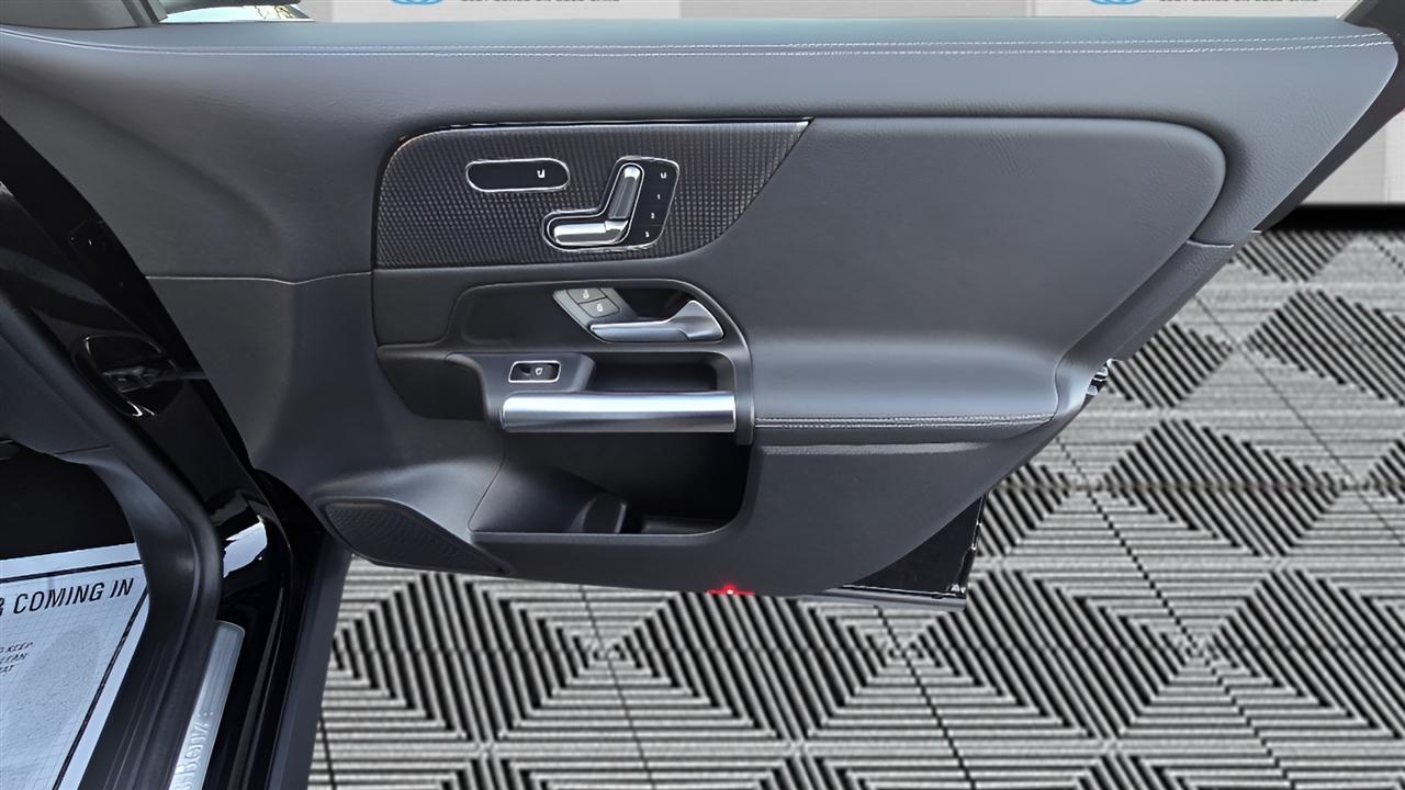 Mercedes-Benz GLA-Class GLA250 4MATIC 2021