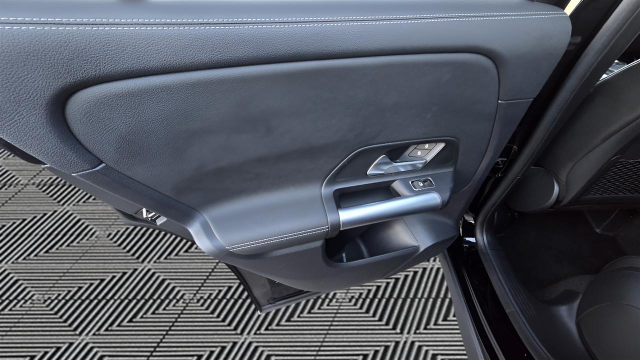 Mercedes-Benz GLA-Class GLA250 4MATIC 2021