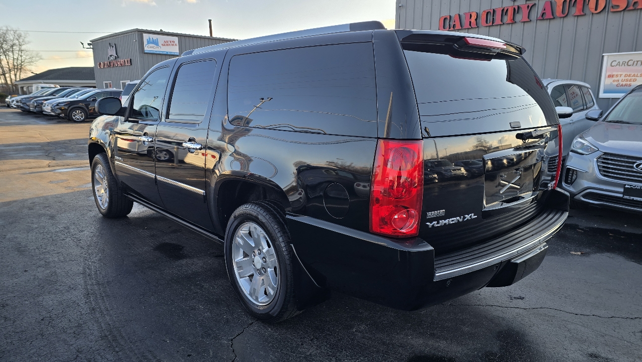 GMC Yukon Denali XL 4WD 2011