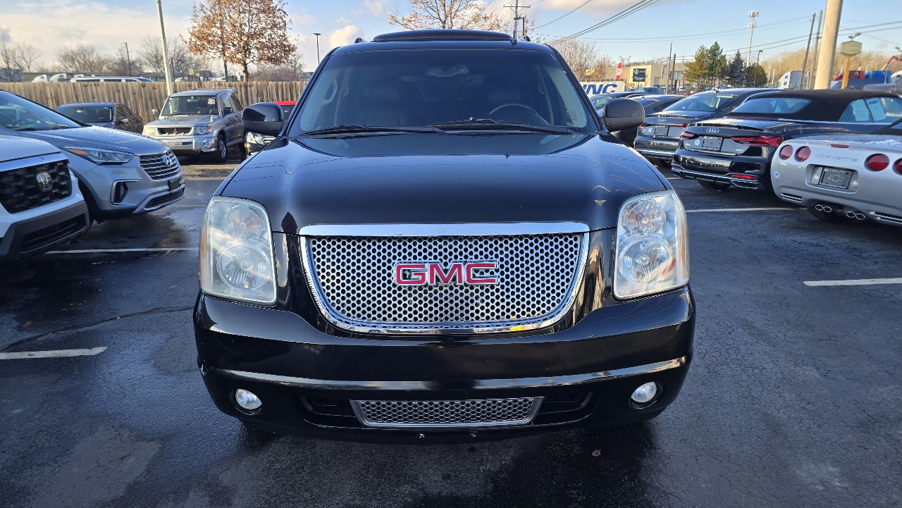 GMC Yukon Denali XL 4WD 2011