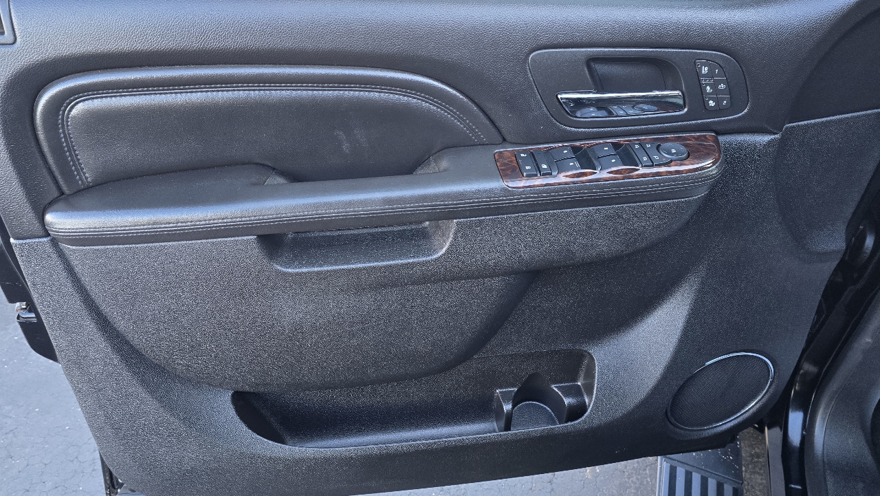 GMC Yukon Denali XL 4WD 2011