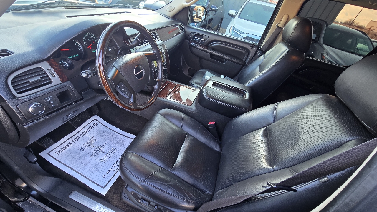 GMC Yukon Denali XL 4WD 2011