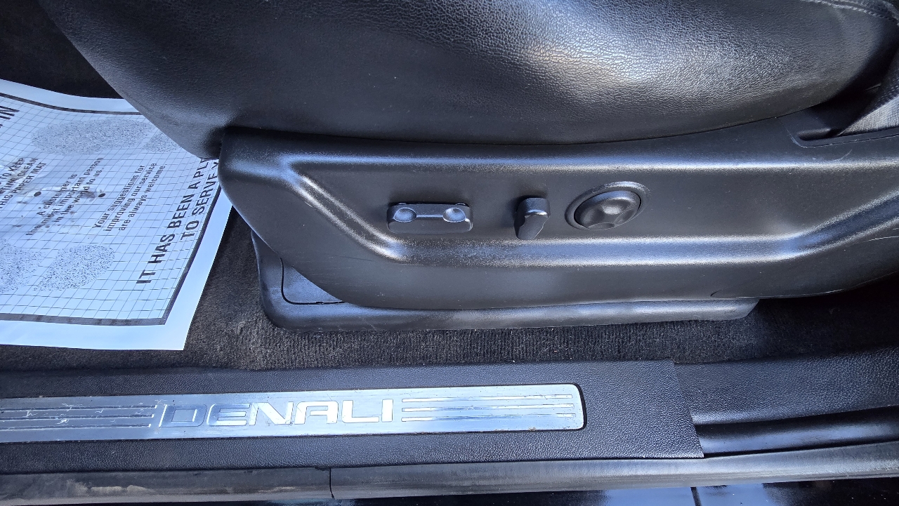 GMC Yukon Denali XL 4WD 2011