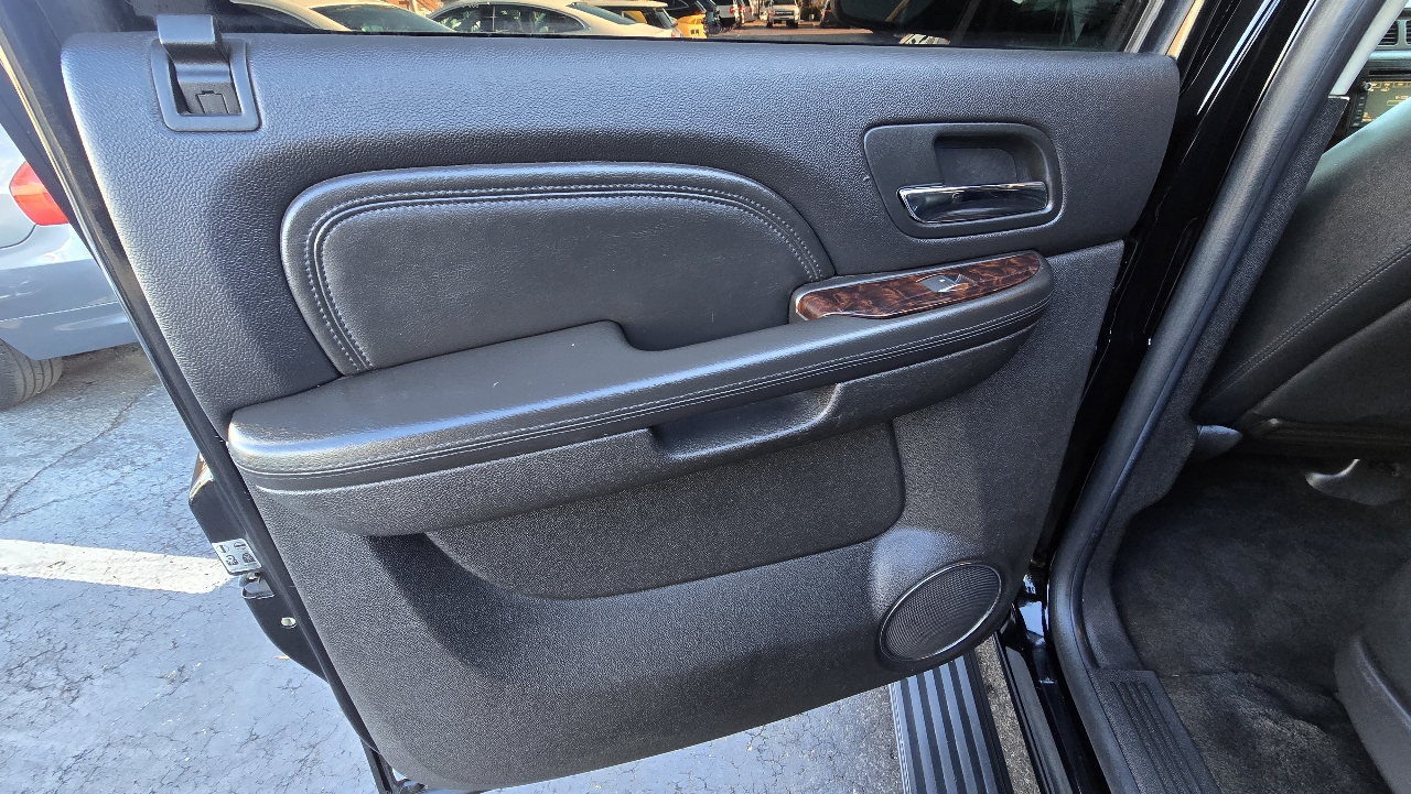 GMC Yukon Denali XL 4WD 2011