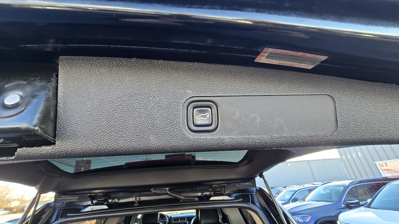 GMC Yukon Denali XL 4WD 2011