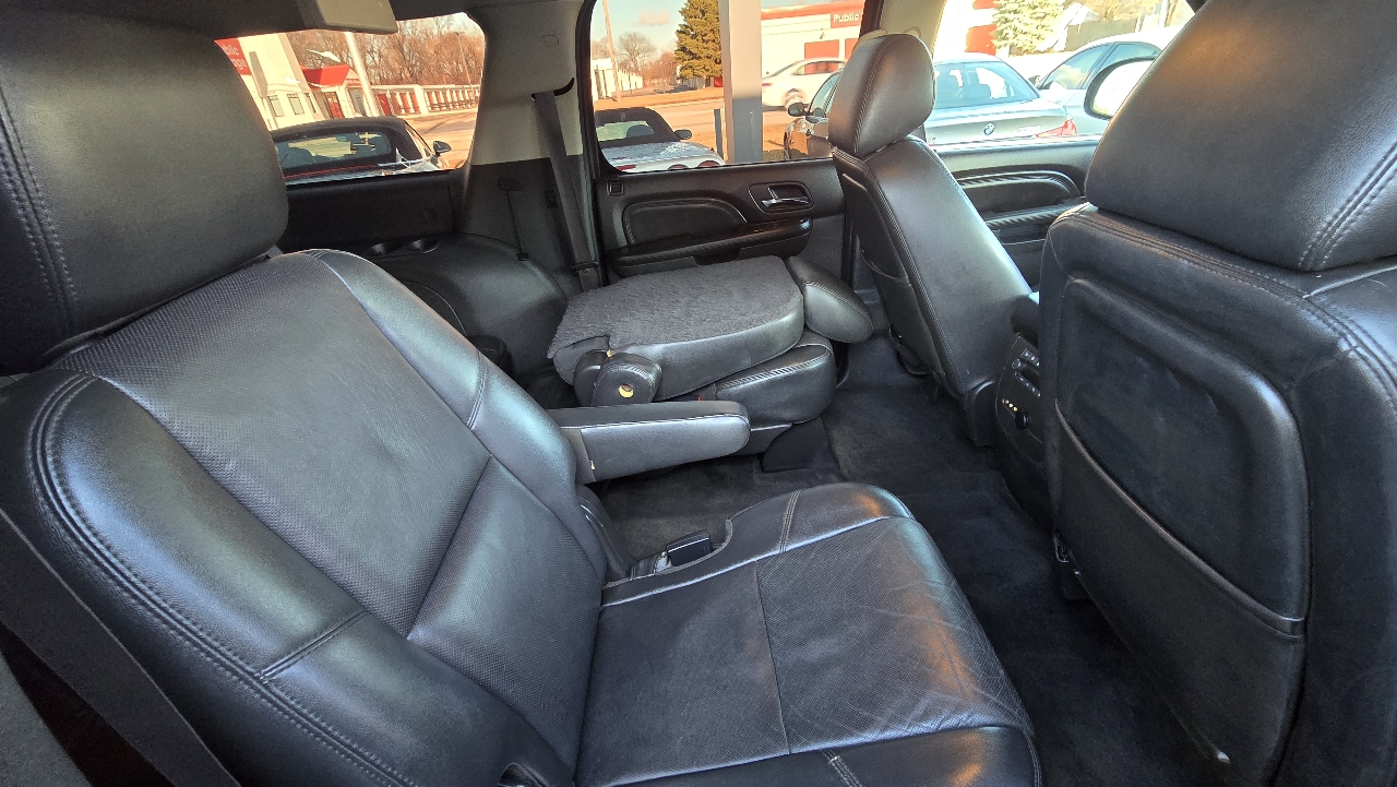 GMC Yukon Denali XL 4WD 2011