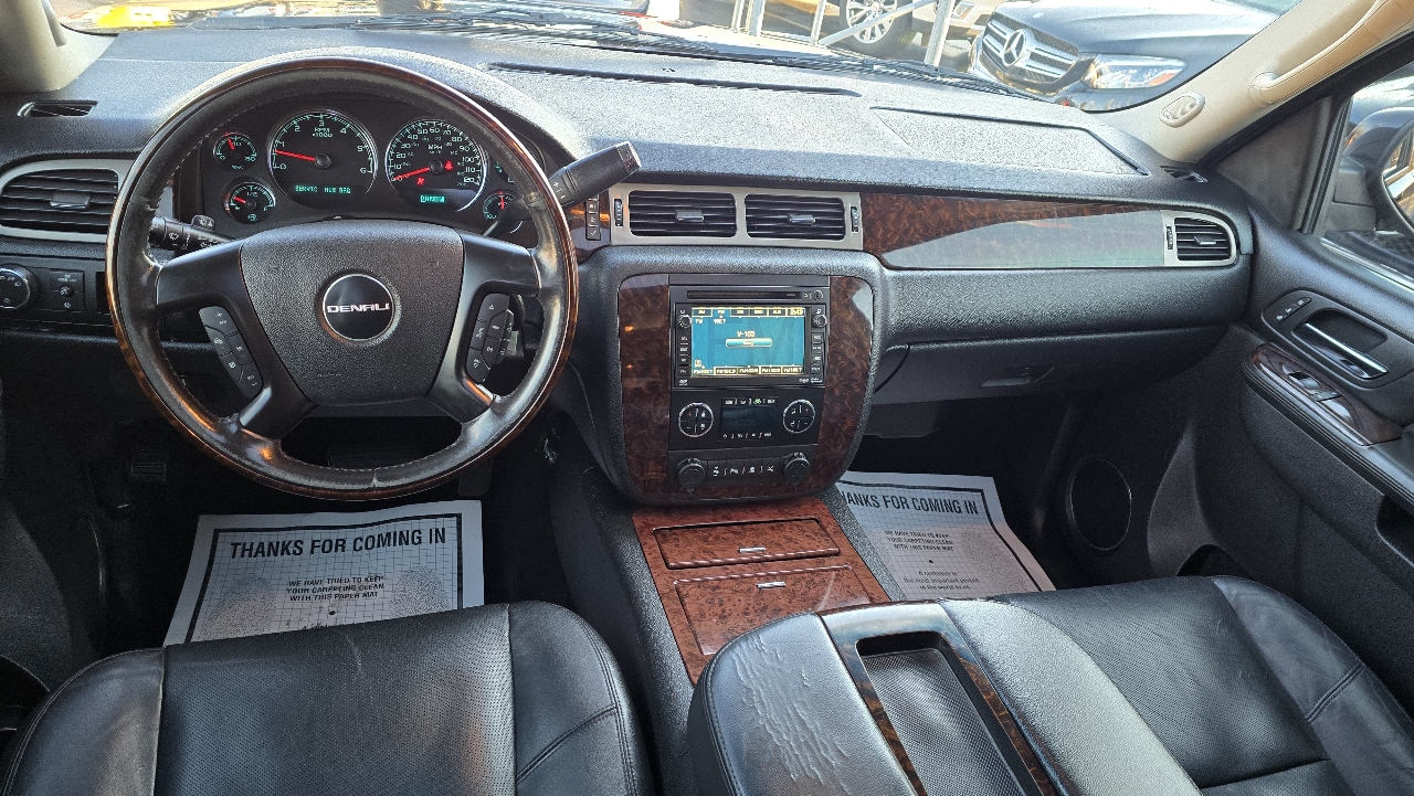 GMC Yukon Denali XL 4WD 2011