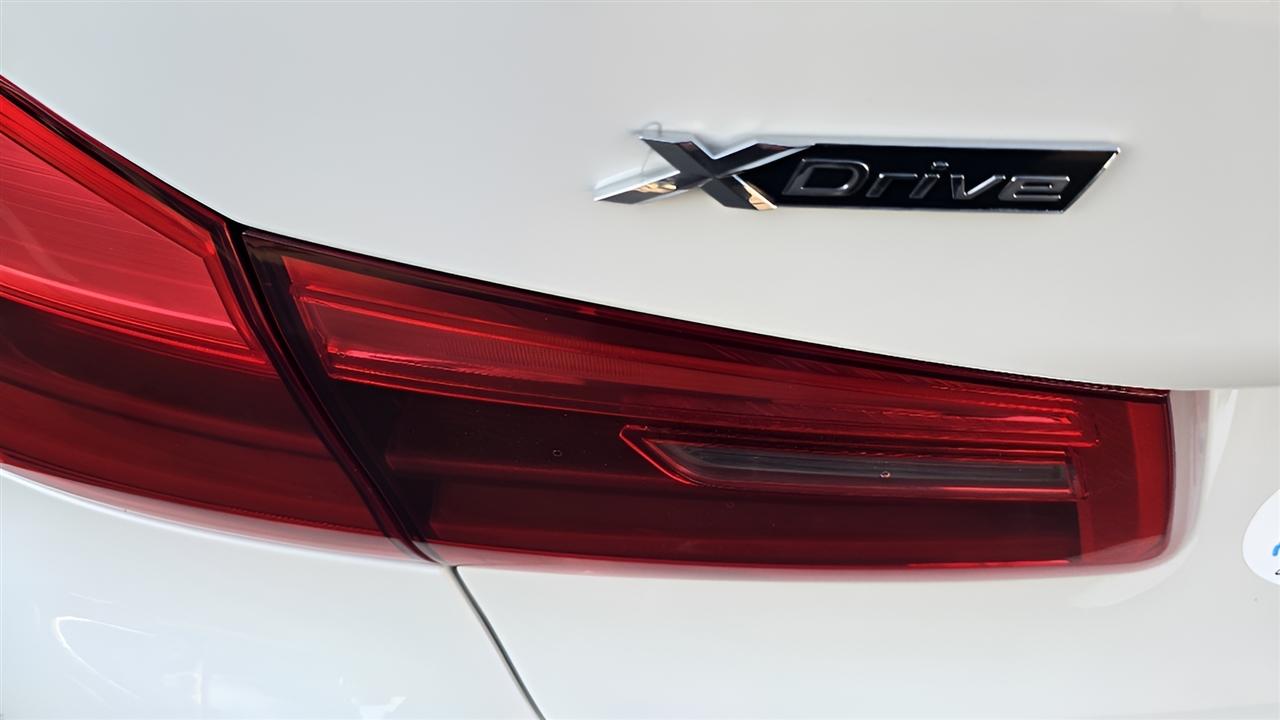 BMW 5-Series 530i xDrive 2020