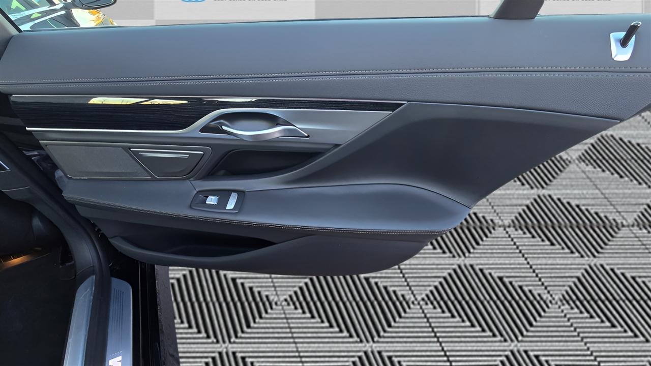 BMW 7-Series 750i xDrive 2019