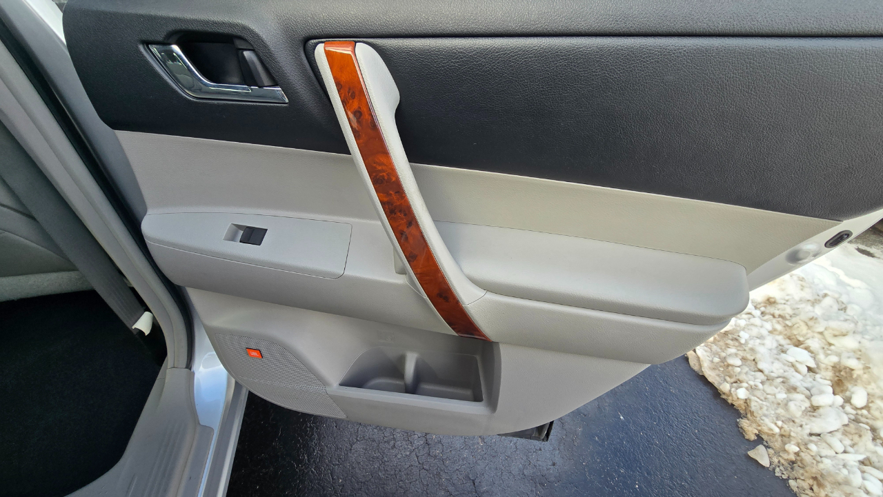 Toyota Highlander Limited 4WD 2012