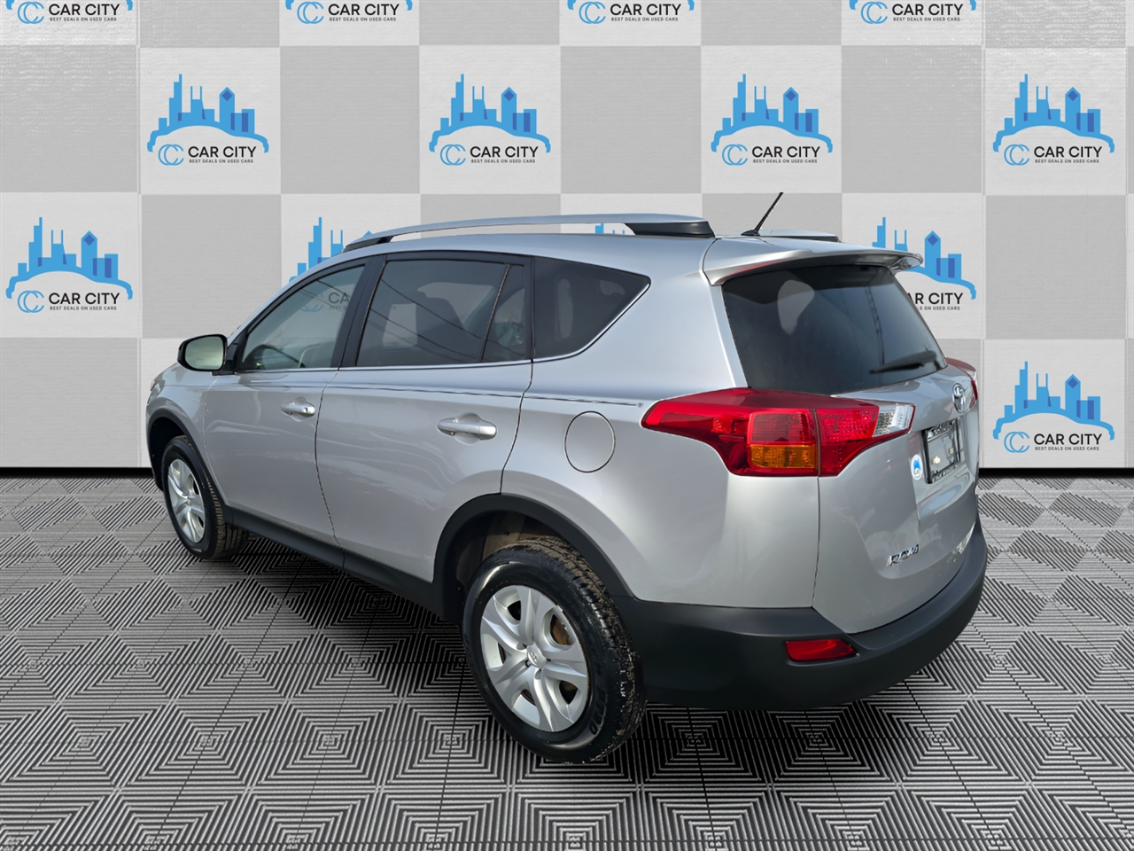 Toyota RAV4 LE FWD 2014