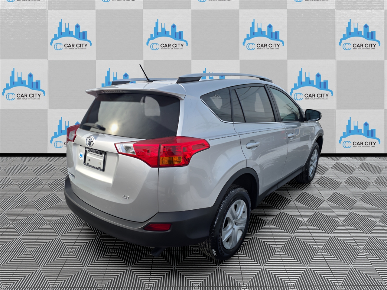 Toyota RAV4 LE FWD 2014