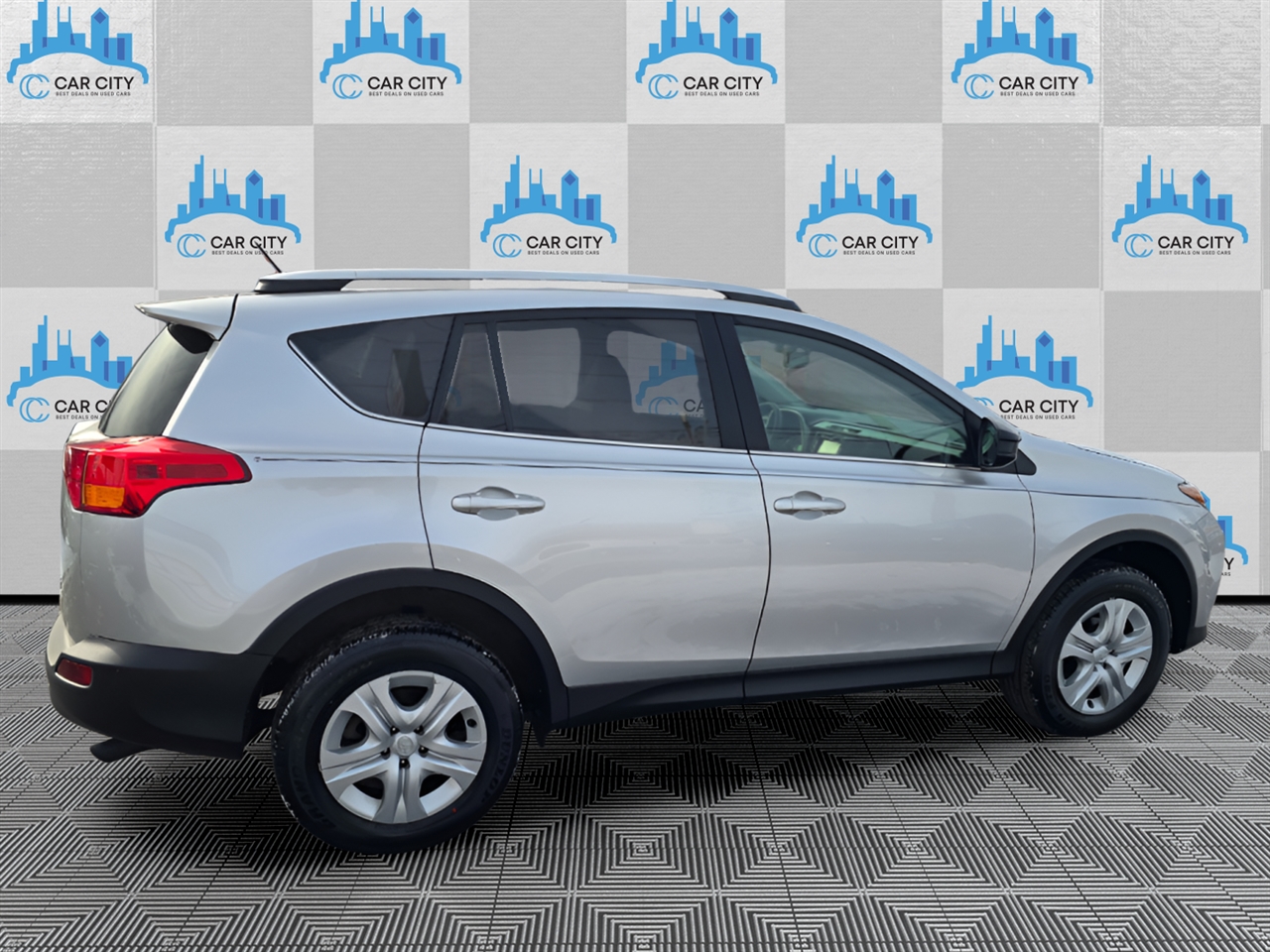 Toyota RAV4 LE FWD 2014