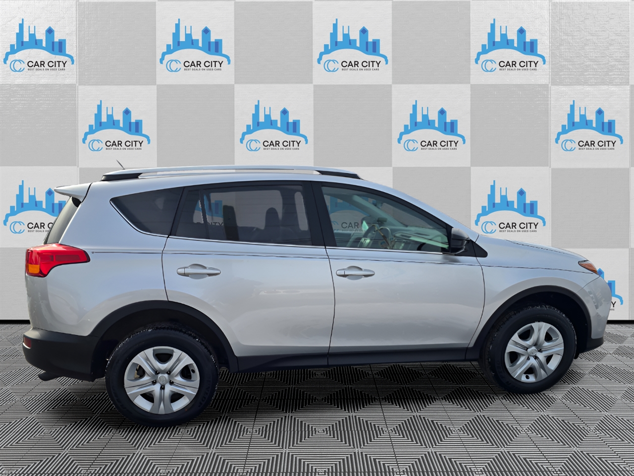 Toyota RAV4 LE FWD 2014