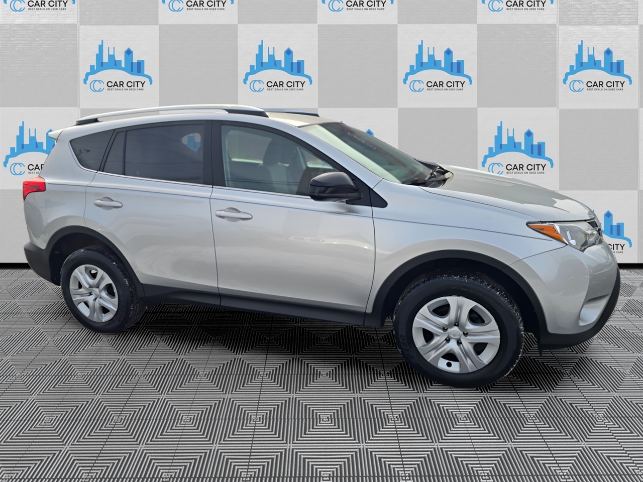 Toyota RAV4 LE FWD 2014