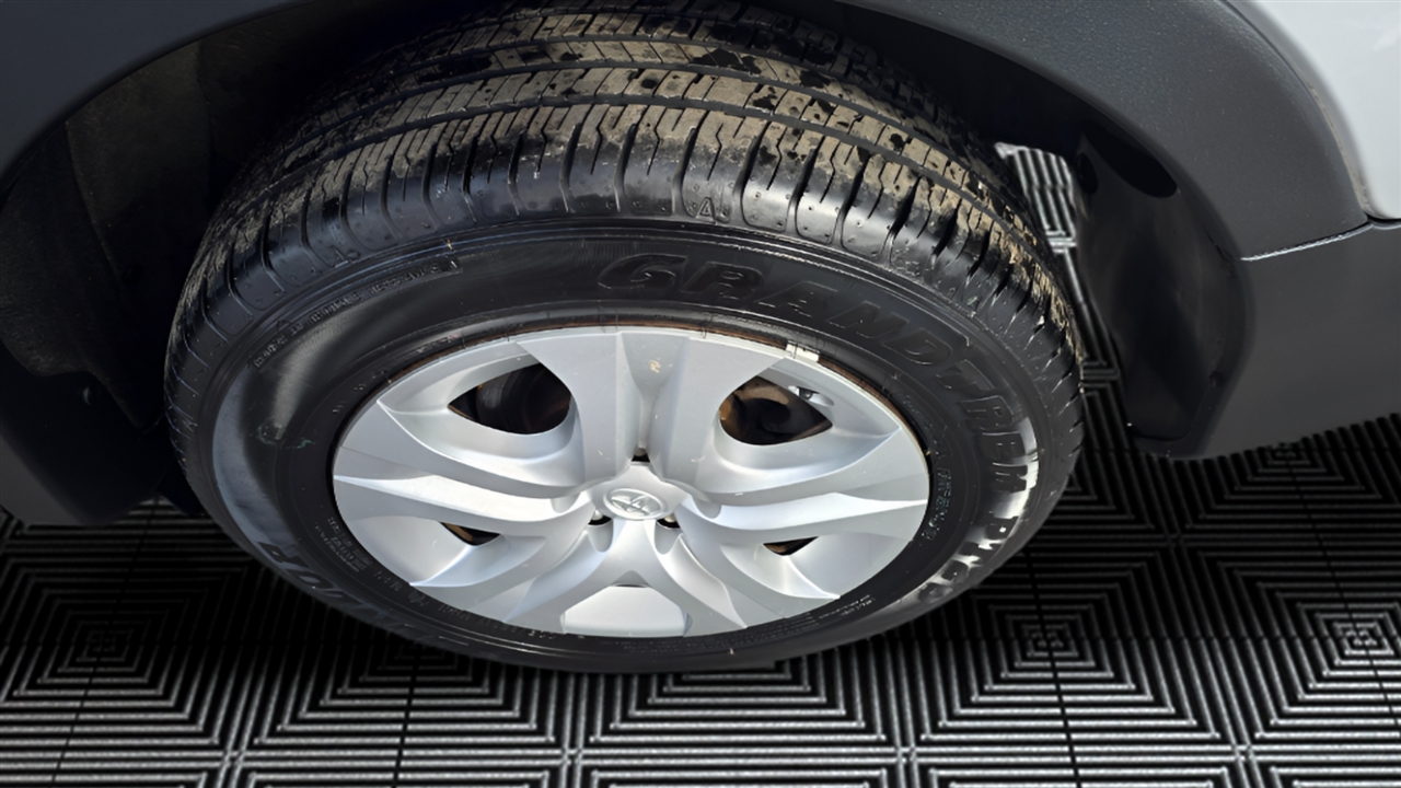 Toyota RAV4 LE FWD 2014