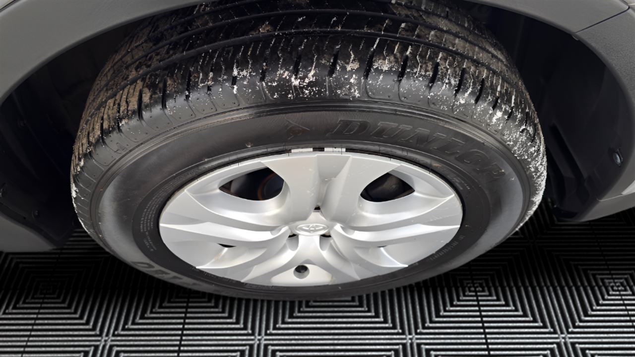 Toyota RAV4 LE FWD 2014