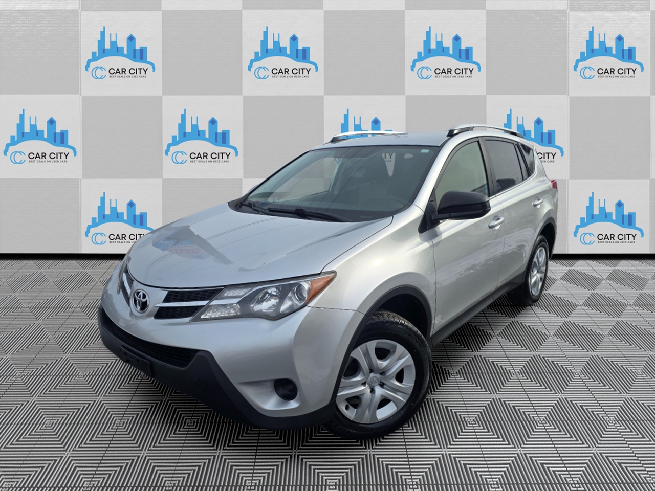 Toyota RAV4 LE FWD 2013