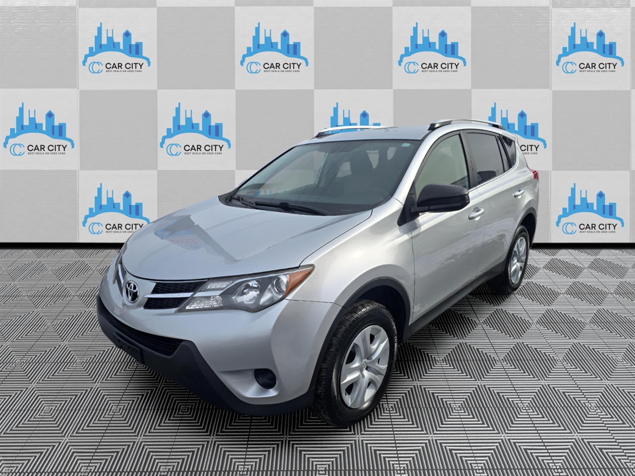 Toyota RAV4 LE FWD 2013