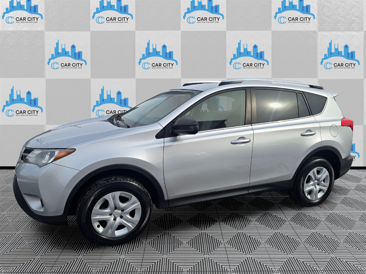 Toyota RAV4 LE FWD 2013