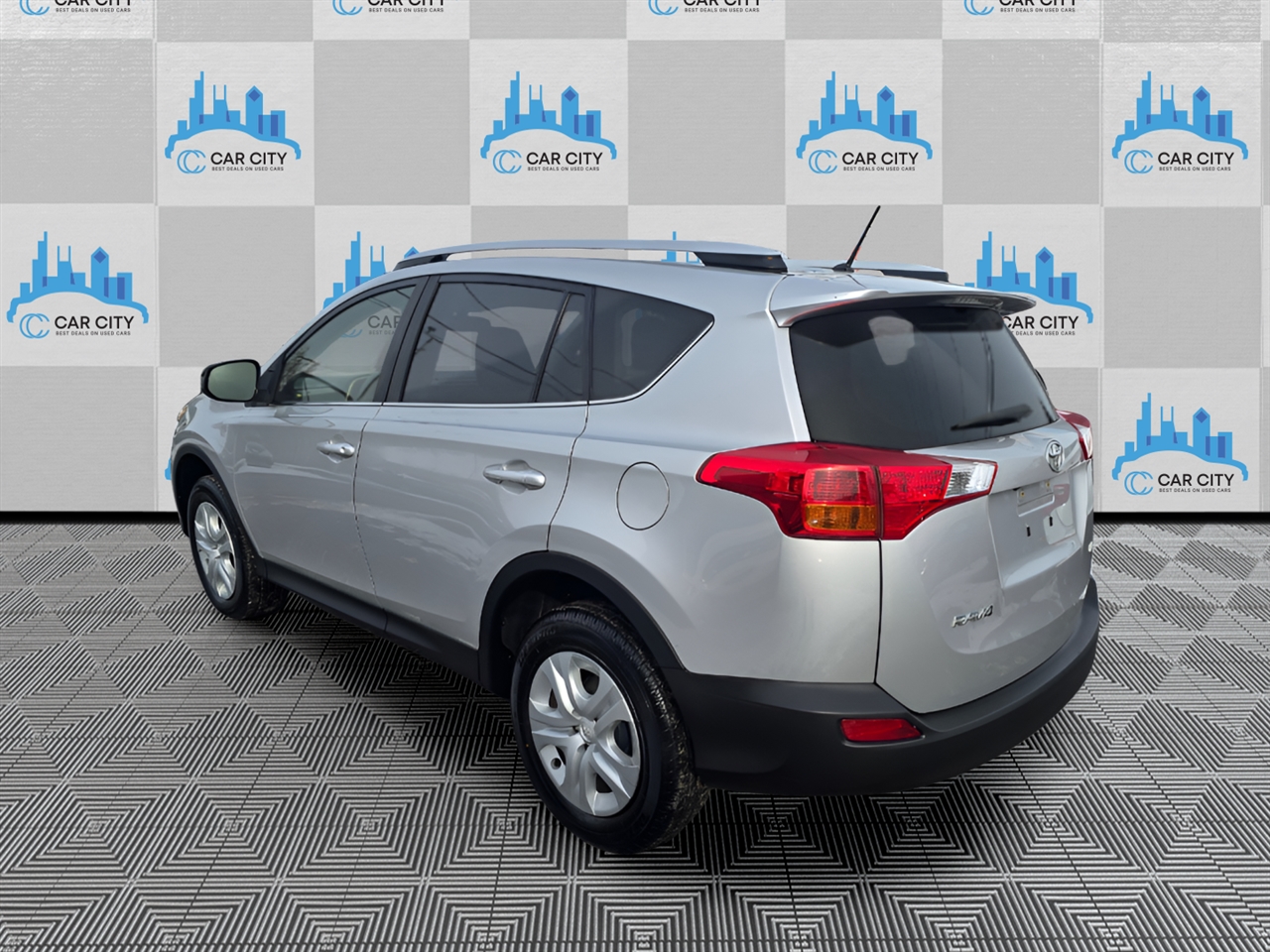 Toyota RAV4 LE FWD 2013