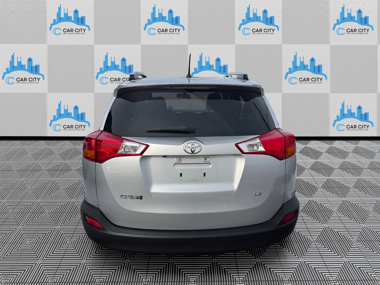 Toyota RAV4 LE FWD 2013