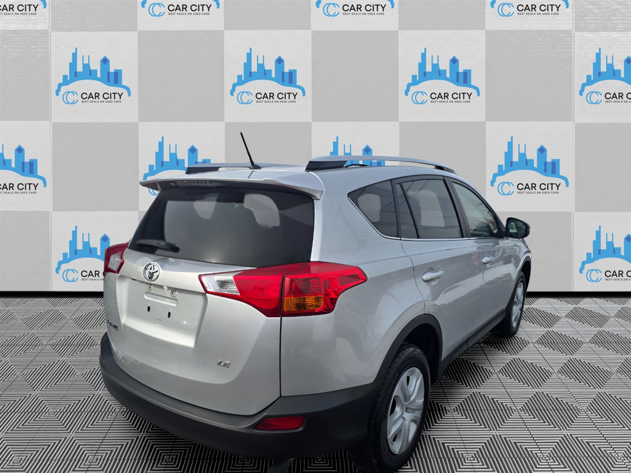 Toyota RAV4 LE FWD 2013