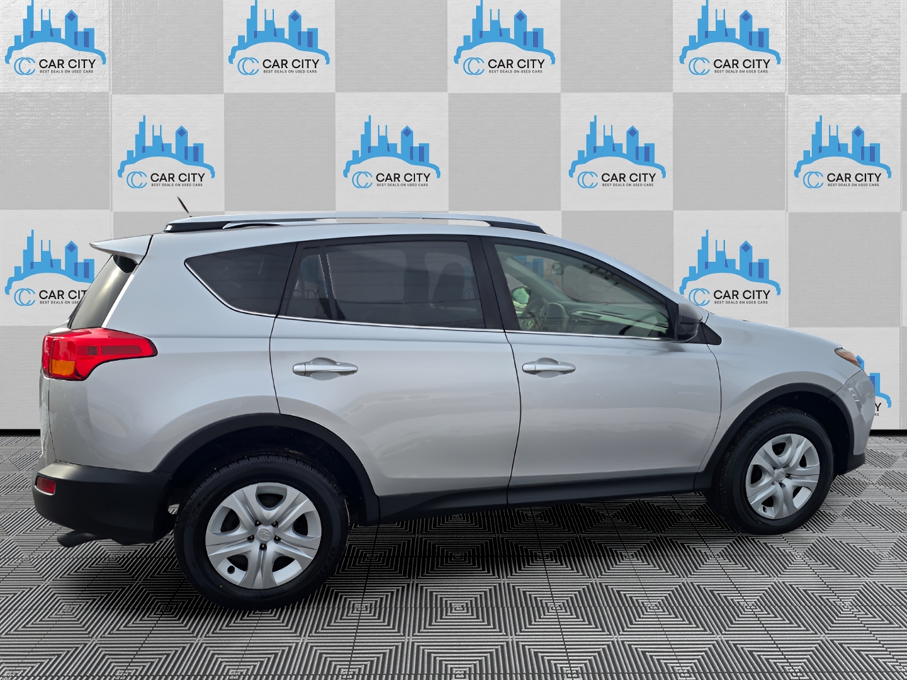 Toyota RAV4 LE FWD 2013