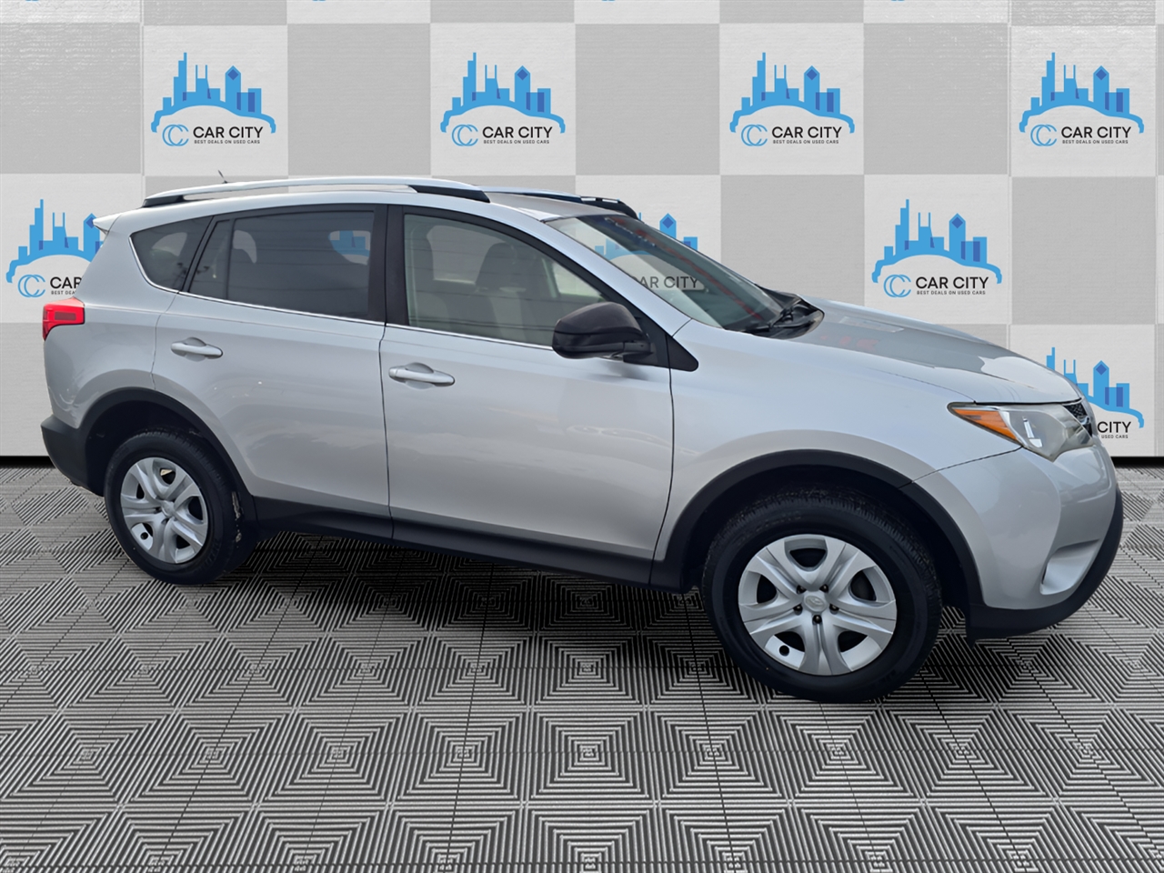 Toyota RAV4 LE FWD 2013