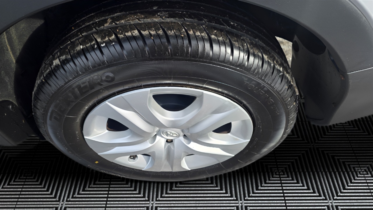 Toyota RAV4 LE FWD 2013