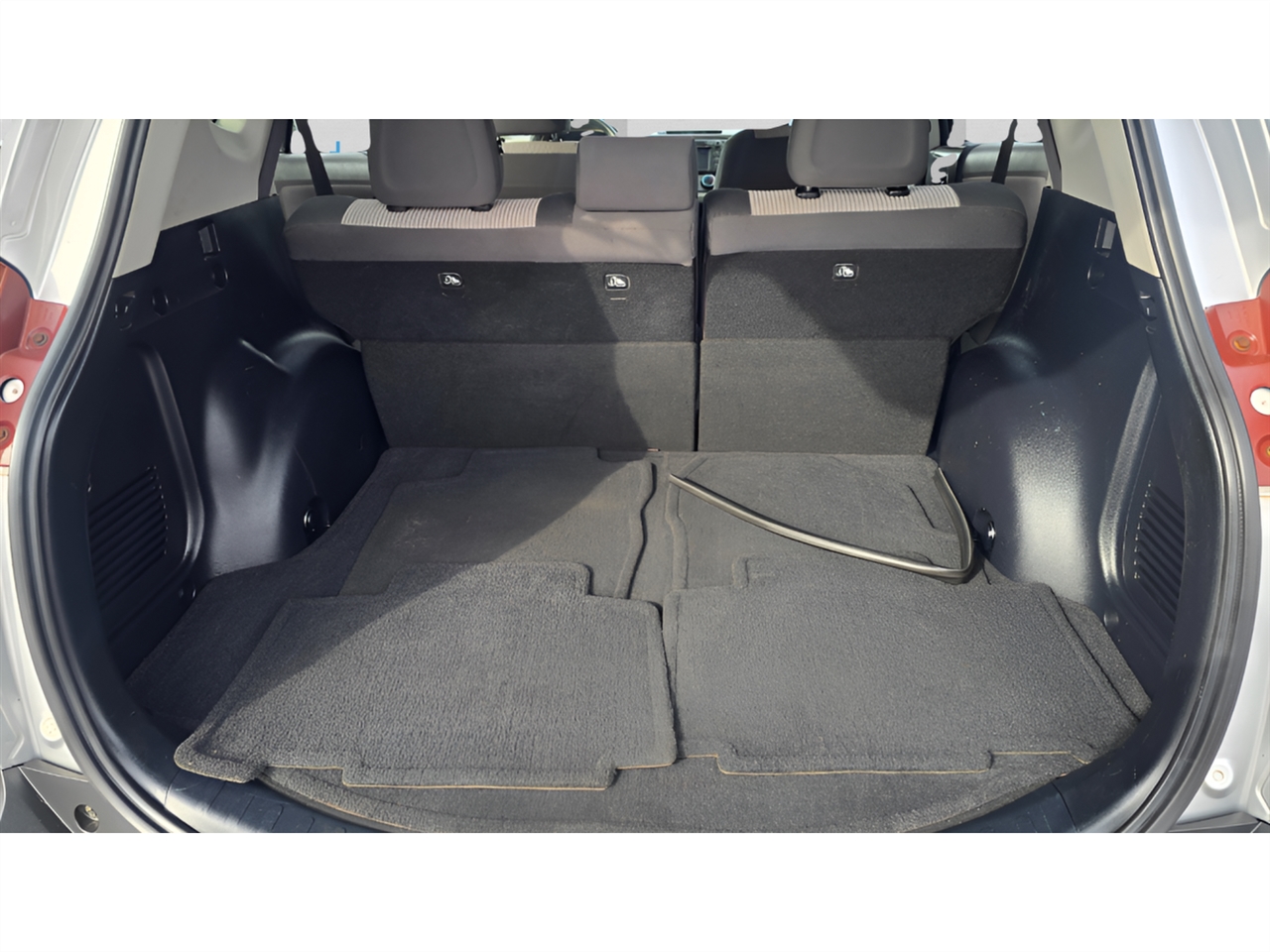 Toyota RAV4 LE FWD 2013