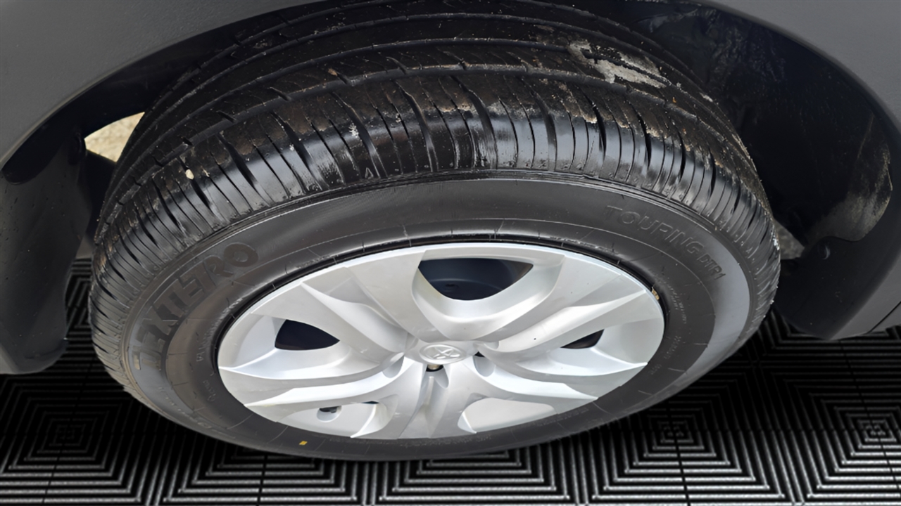 Toyota RAV4 LE FWD 2013