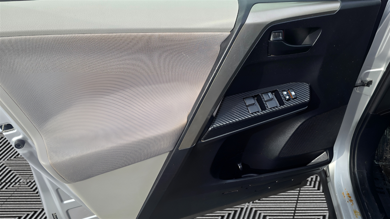 Toyota RAV4 LE FWD 2013