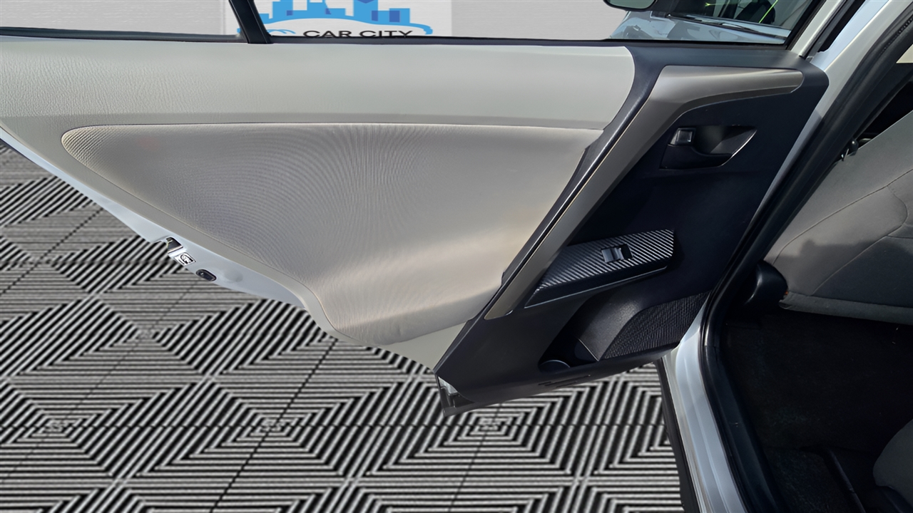 Toyota RAV4 LE FWD 2013