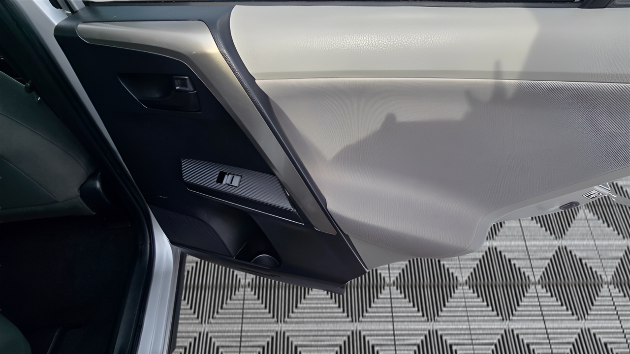 Toyota RAV4 LE FWD 2013