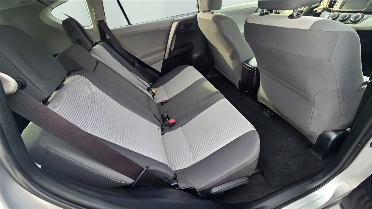 Toyota RAV4 LE FWD 2013