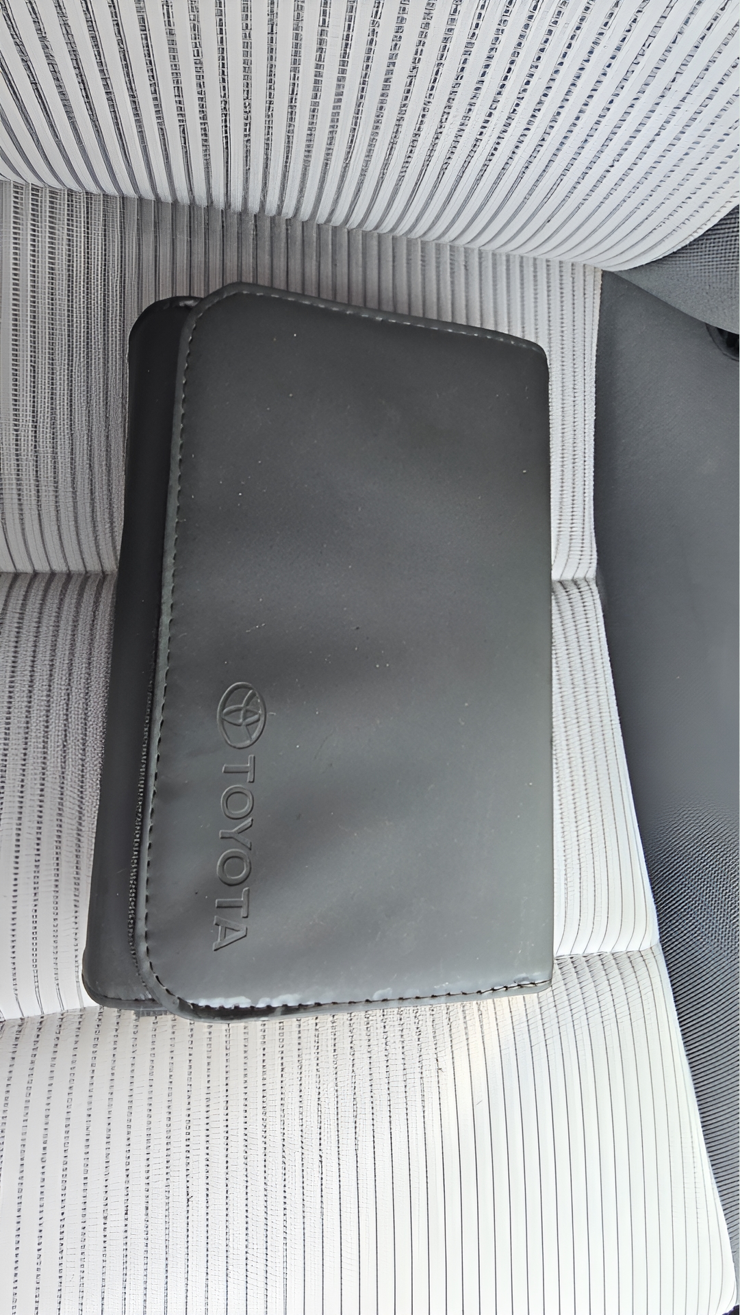 Toyota RAV4 LE FWD 2013