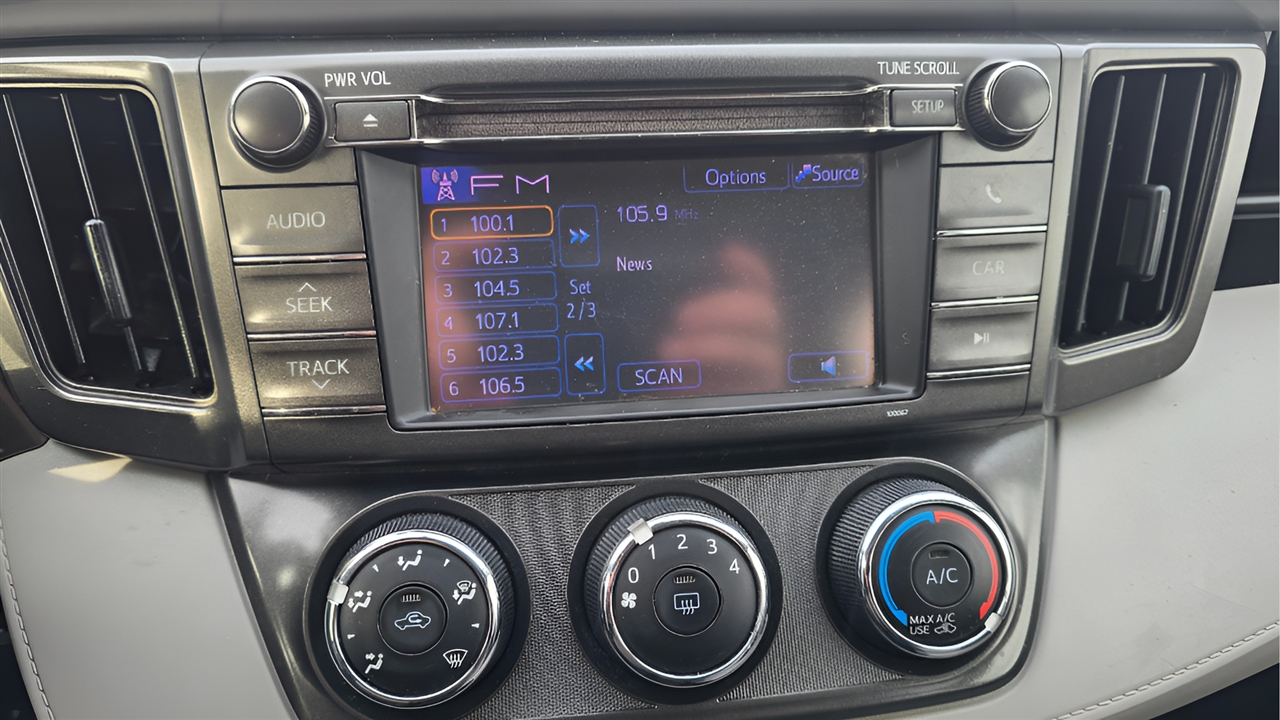 Toyota RAV4 LE FWD 2013