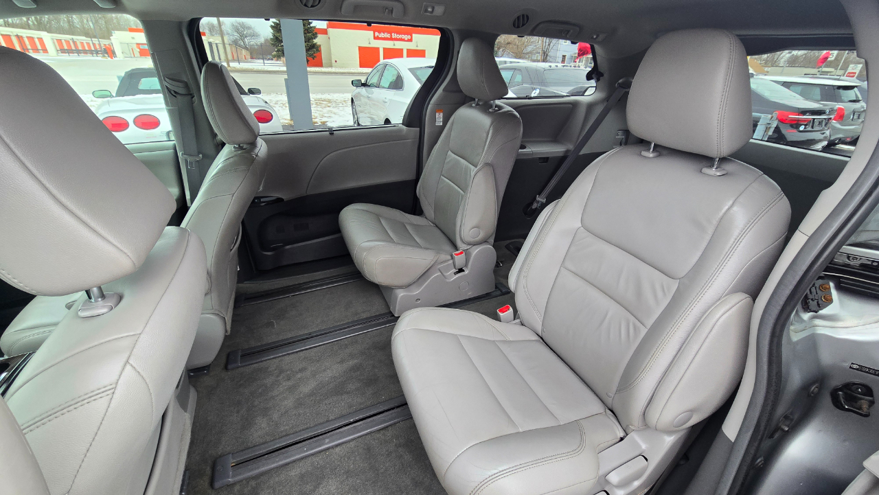 Toyota Sienna Limited AWD 7-Passenger V6 2015