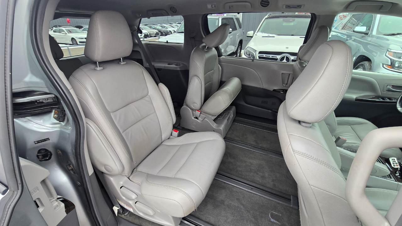 Toyota Sienna Limited AWD 7-Passenger V6 2015