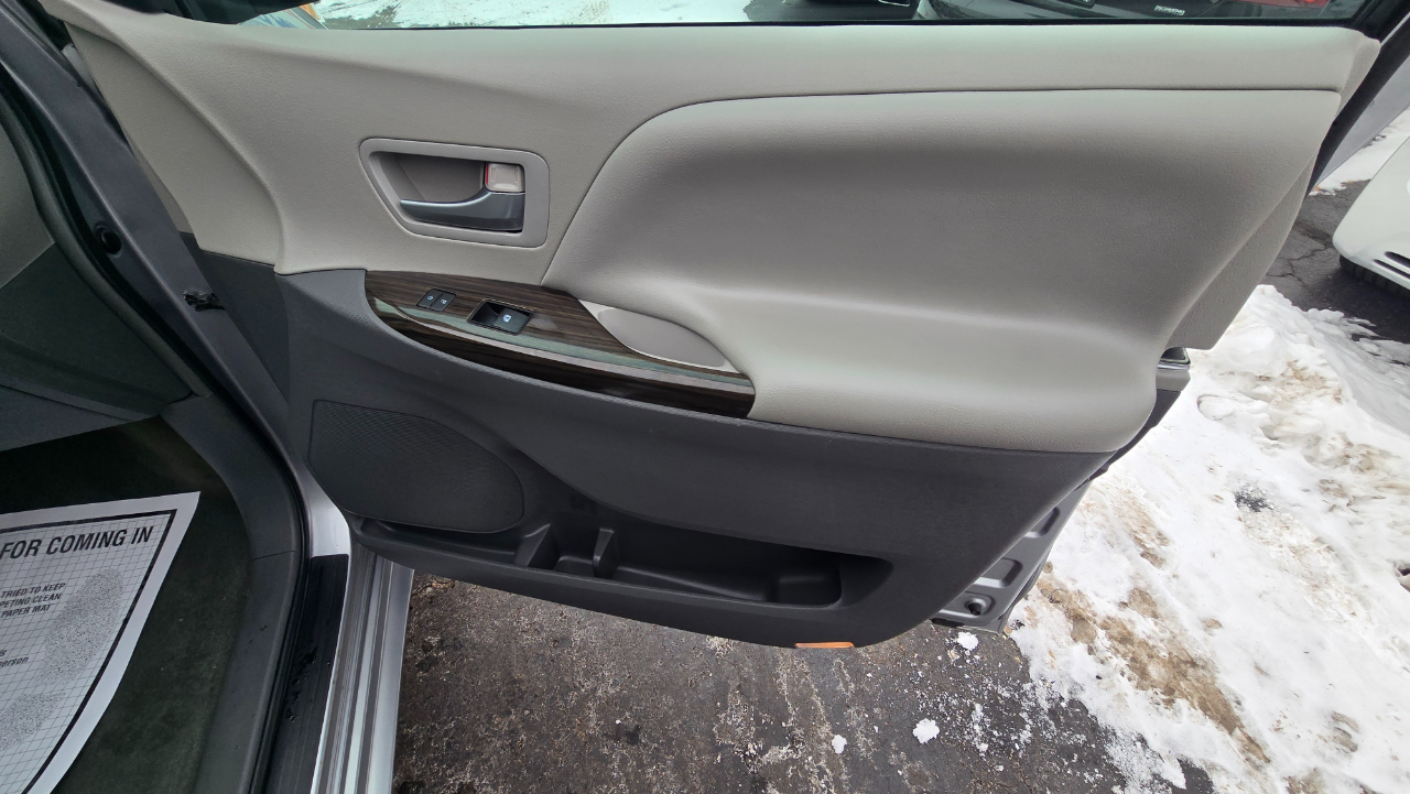 Toyota Sienna Limited AWD 7-Passenger V6 2015